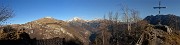 49 Vista sulla croce del Monte Castello e le cime della conca di Oltre il Colle